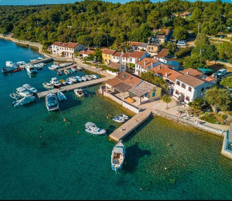 Apartments Ana Pogana Пунта-Крижа Экстерьер фото